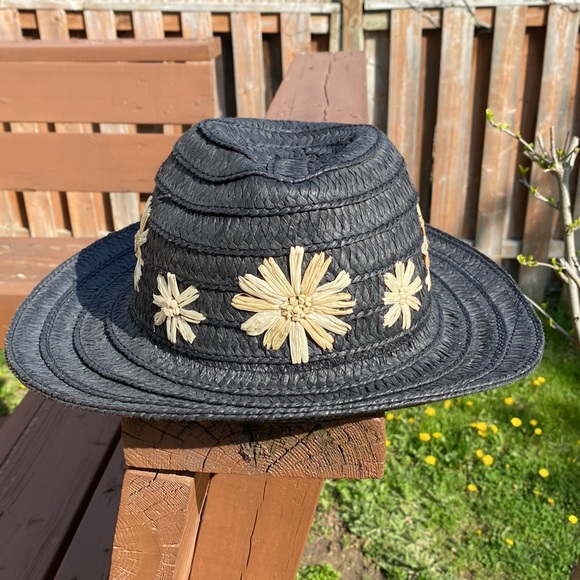 **NWT **
Summer Hat - Picture 2 of 10